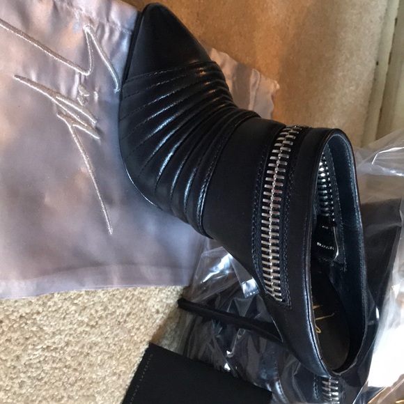 Designer Slide Heels (BRAND NEW!!! NEVER WORN!!!) - Picture 2 of 7